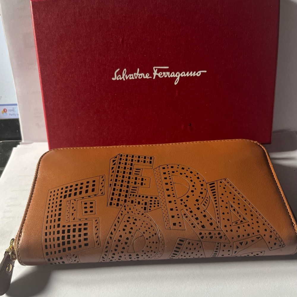 Salvatore Ferragamo Wallet Brown Leather Cut-Out Logo Salvatore Ferragamo long